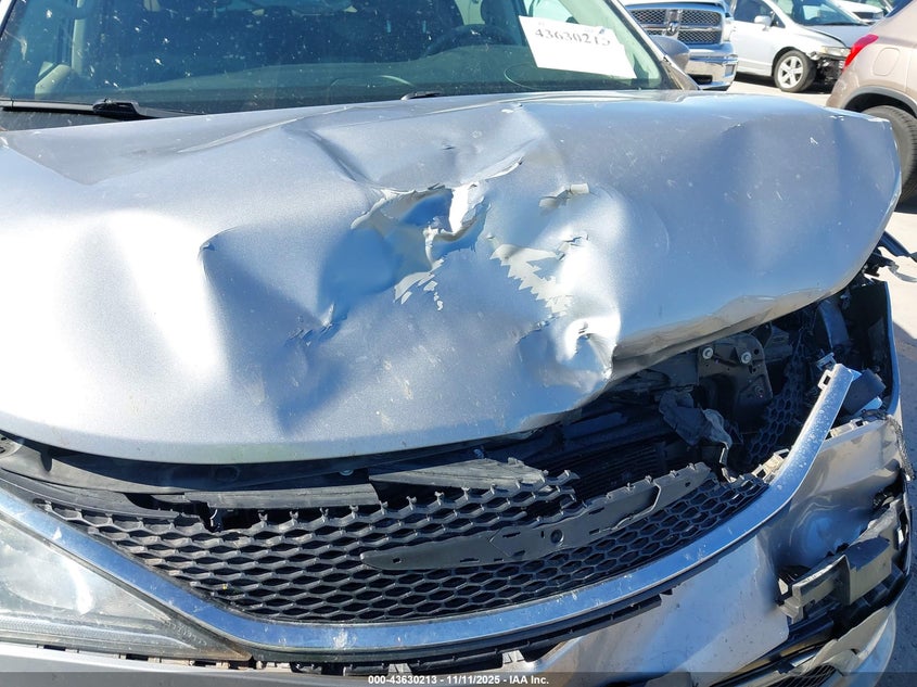 2019 Chrysler Pacifica Touring L VIN: 2C4RC1BG6KR539732 Lot: 43630213