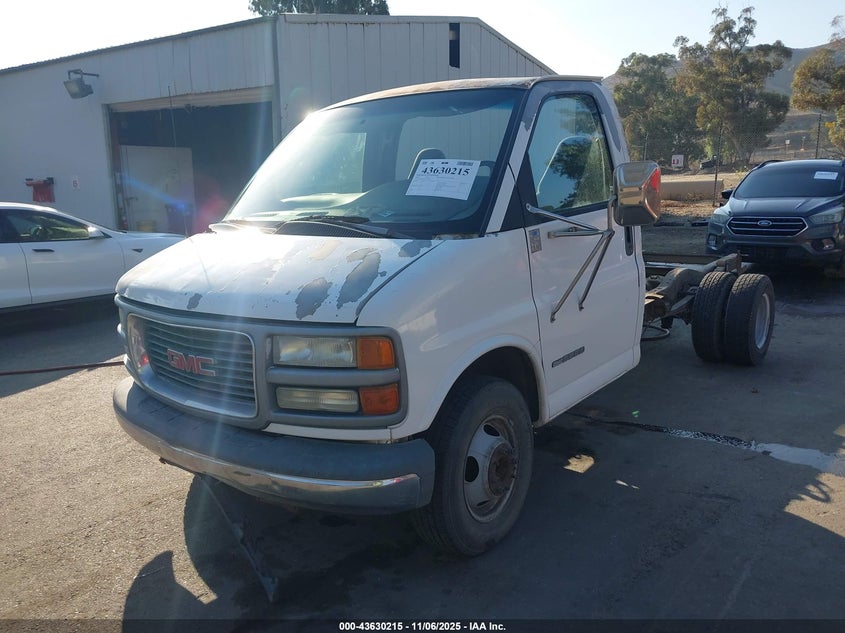 1GDJG31R421171406 2002 GMC SAVANA photo no. 2