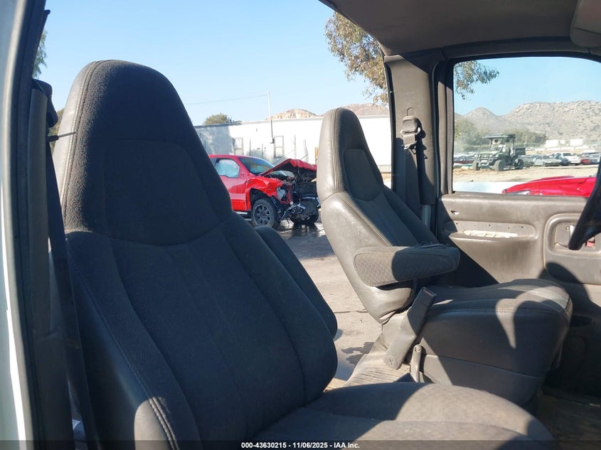 1GDJG31R421171406 2002 GMC SAVANA photo no. 8