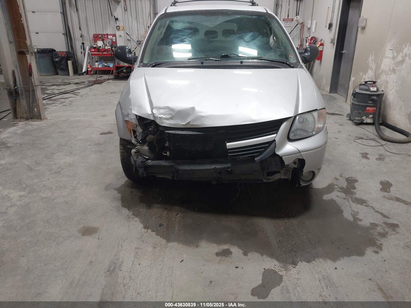 2005 Dodge Grand Caravan Sxt VIN: 2D4GP44L85R280675 Lot: 43630539