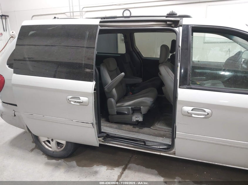 2005 Dodge Grand Caravan Sxt VIN: 2D4GP44L85R280675 Lot: 43630539