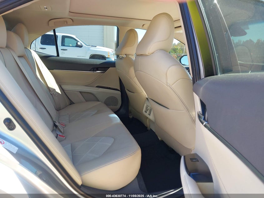 2018 TOYOTA CAMRY XLE 4T1B11HK4JU053288