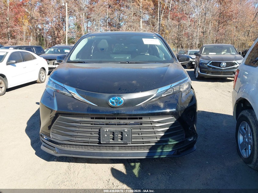 2025 TOYOTA SIENNA XLE 5TDYRKEC8SS246866