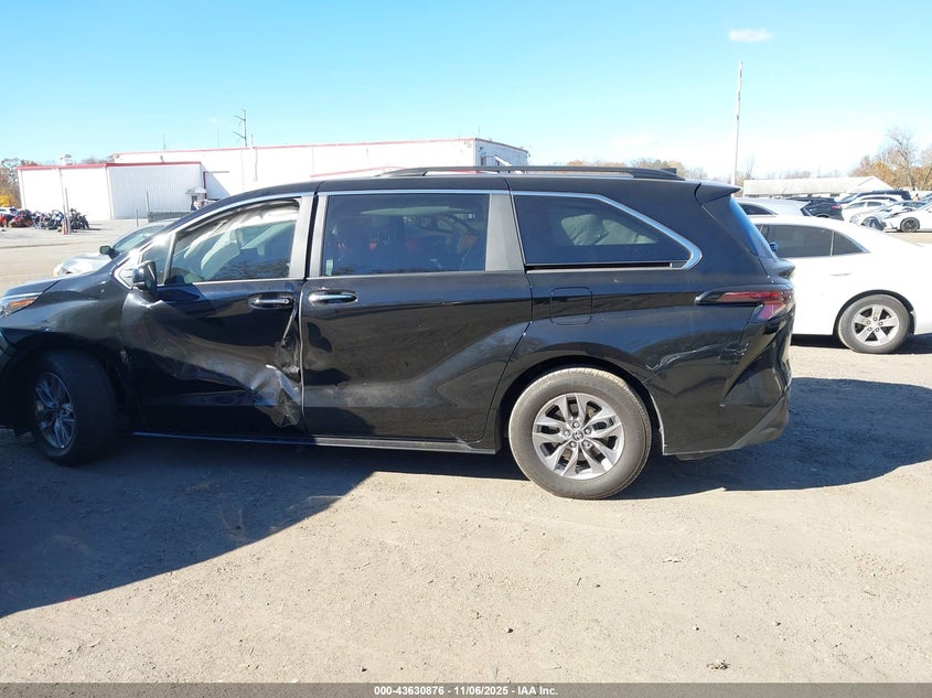 2025 TOYOTA SIENNA XLE 5TDYRKEC8SS246866