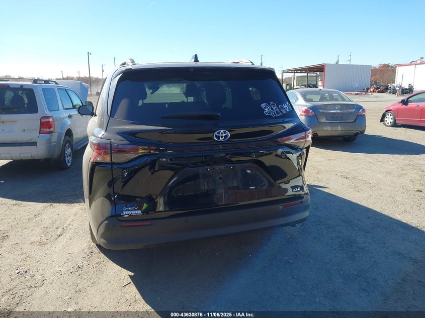 2025 TOYOTA SIENNA XLE 5TDYRKEC8SS246866