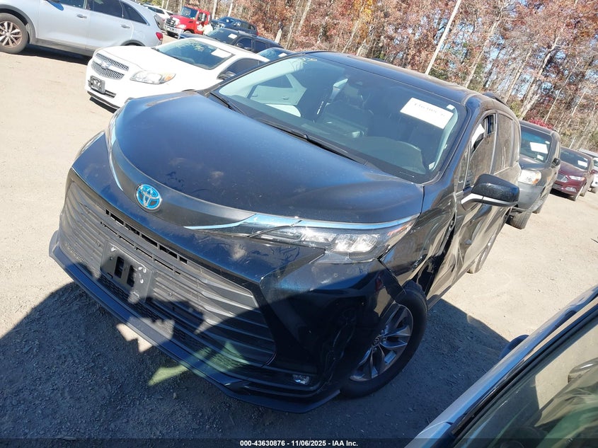 2025 TOYOTA SIENNA XLE 5TDYRKEC8SS246866