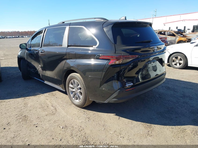 2025 TOYOTA SIENNA XLE 5TDYRKEC8SS246866