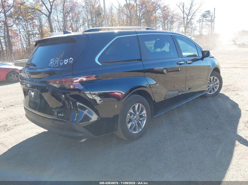 2025 TOYOTA SIENNA XLE 5TDYRKEC8SS246866