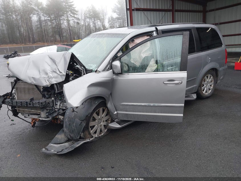 2C4RC1BG1FR602516 2015 CHRYSLER TOWN & COUNTRY photo no. 2