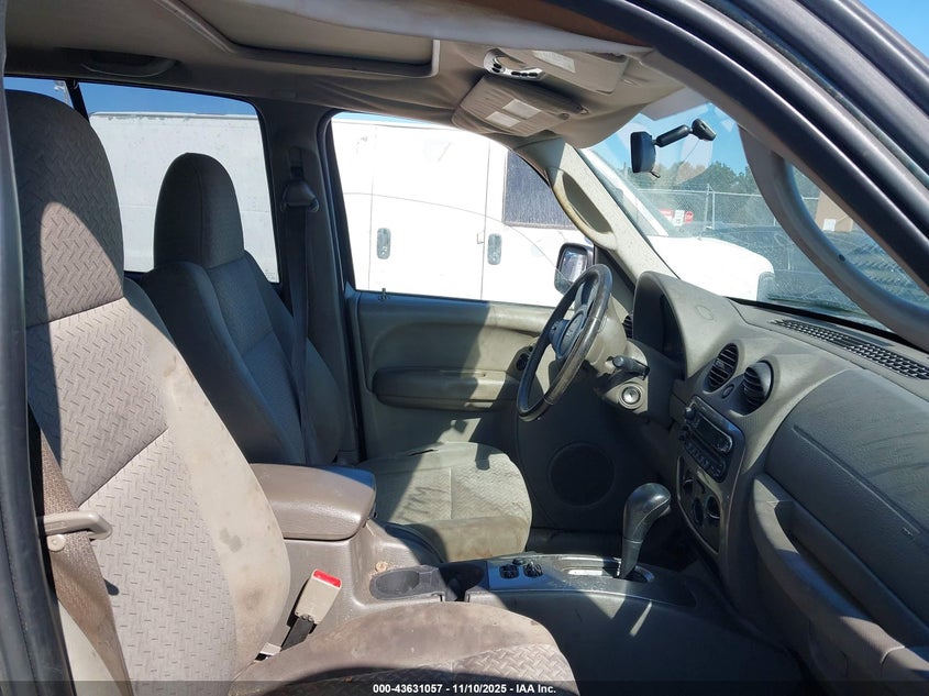 1J8GK38K25W638439 2005 JEEP LIBERTY (NORTH AMERICA) photo no. 5