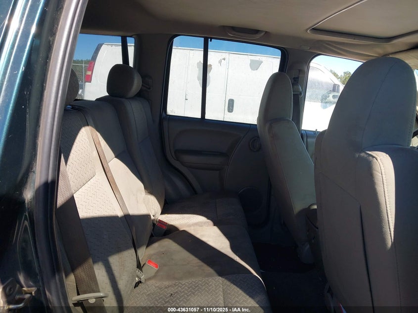 1J8GK38K25W638439 2005 JEEP LIBERTY (NORTH AMERICA) photo no. 8