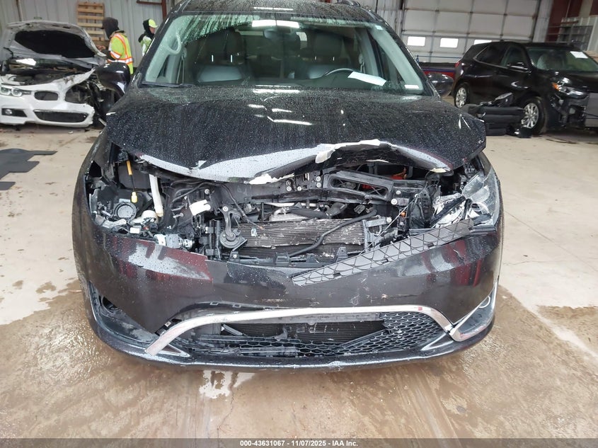 2017 Chrysler Pacifica Touring-L VIN: 2C4RC1BG6HR635434 Lot: 43631067