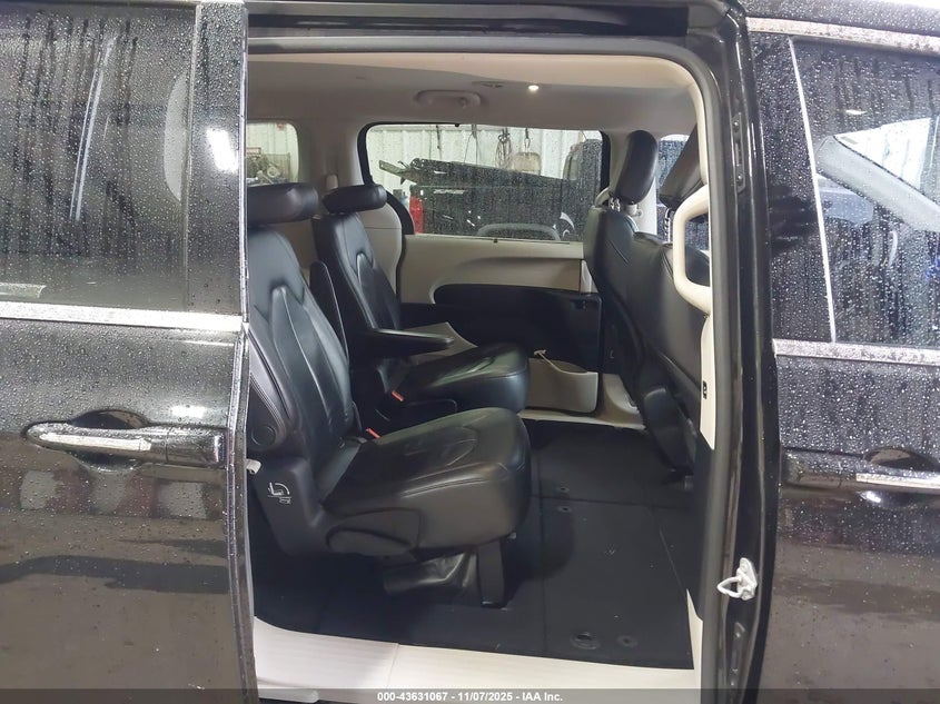 2017 Chrysler Pacifica Touring-L VIN: 2C4RC1BG6HR635434 Lot: 43631067