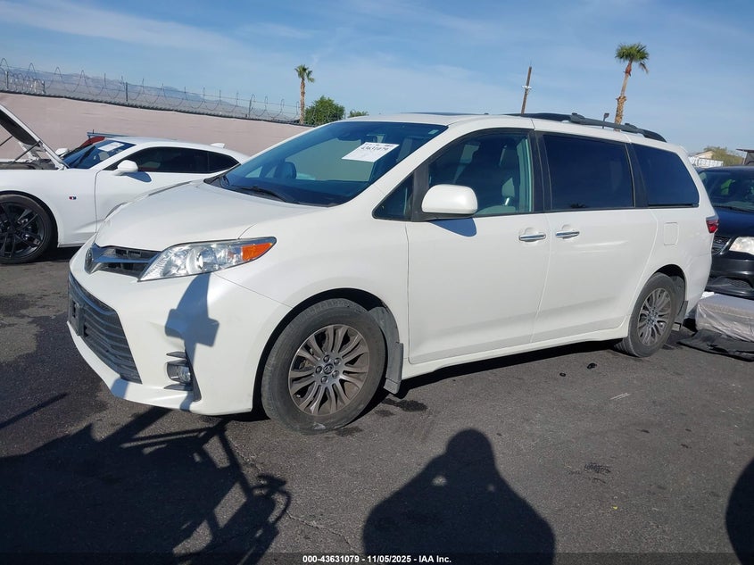 2019 TOYOTA SIENNA XLE 8 PASSENGER 5TDYZ3DC1KS020157