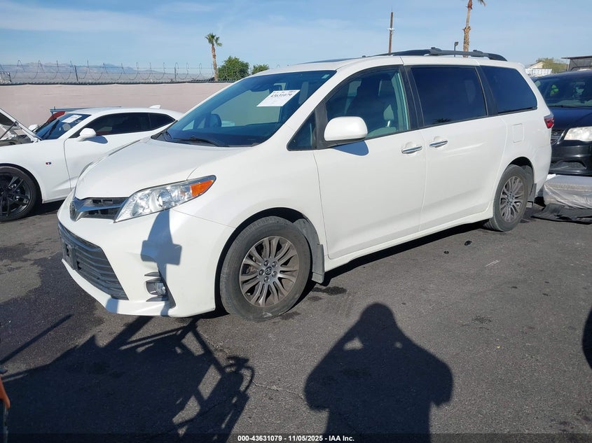 2019 TOYOTA SIENNA XLE 8 PASSENGER 5TDYZ3DC1KS020157