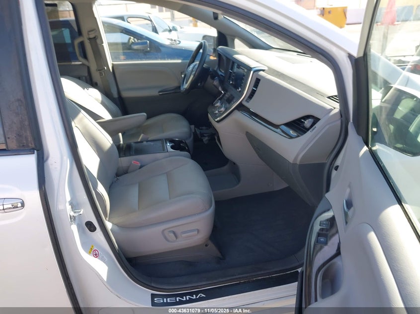 2019 TOYOTA SIENNA XLE 8 PASSENGER 5TDYZ3DC1KS020157