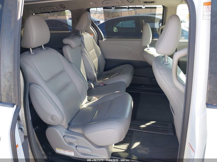 2019 TOYOTA SIENNA XLE 8 PASSENGER 5TDYZ3DC1KS020157