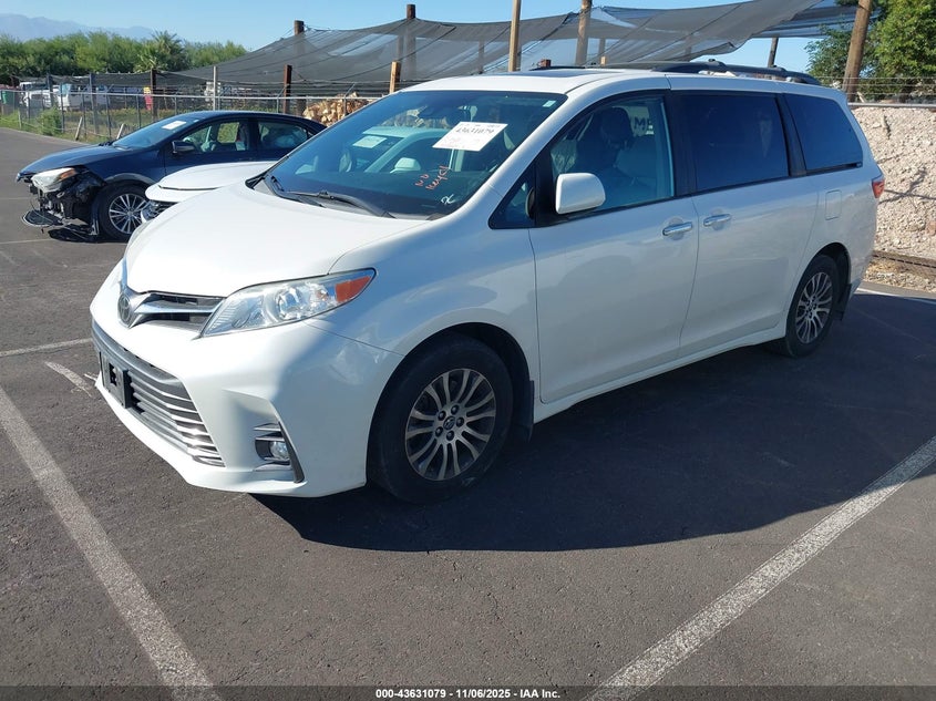 5TDYZ3DC1KS020157 2019 TOYOTA SIENNA photo no. 2