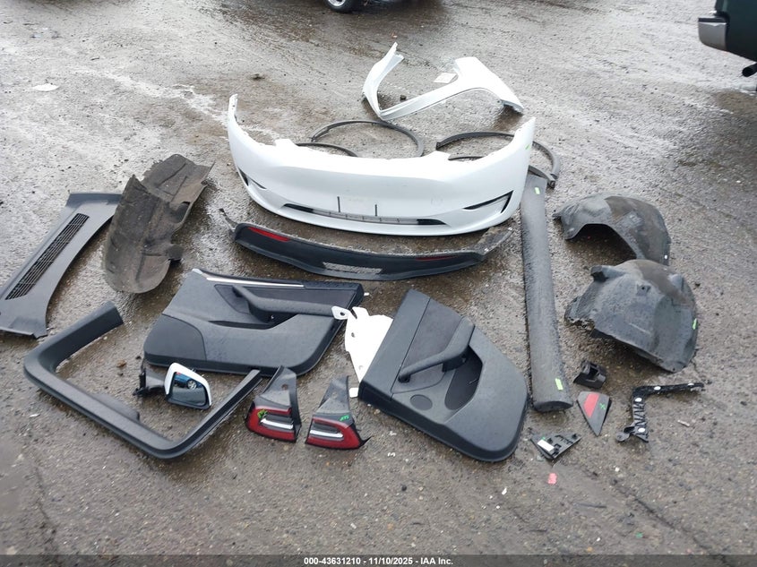 2023 Tesla Model Y Awd/Long Range Dual Motor All-Wheel Drive VIN: 7SAYGDEE3PF875923 Lot: 43631210