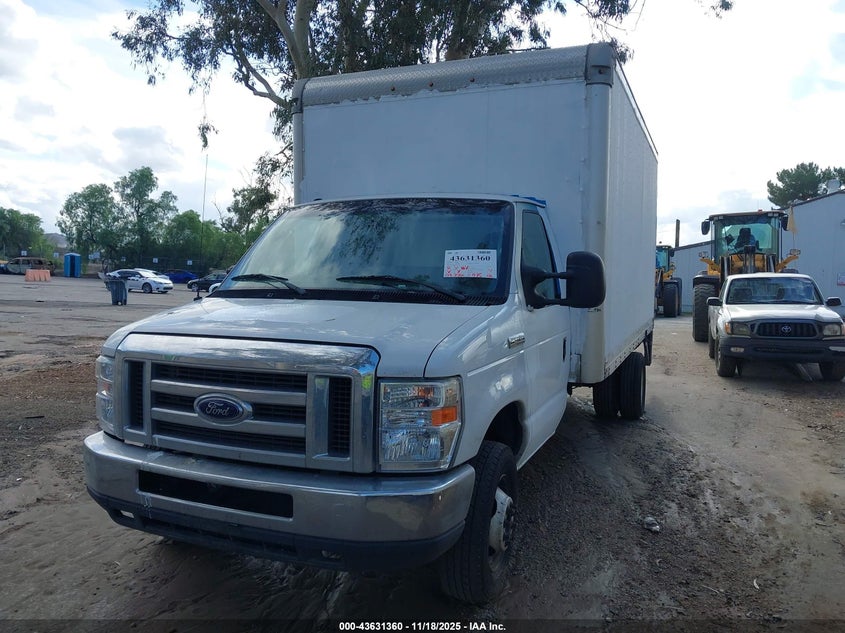 1FDXE4FS1JDC38333 2018 FORD ECONOLINE photo no. 2