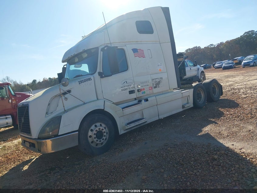4V4NC9TH9FN191694 2015 VOLVO  photo no. 2
