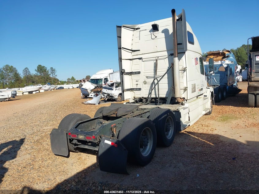 4V4NC9TH9FN191694 2015 VOLVO  photo no. 4