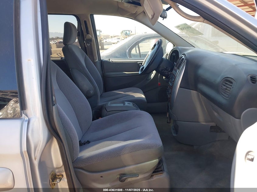 2C4GP54L65R186636 2005 CHRYSLER TOWN & COUNTRY photo no. 5