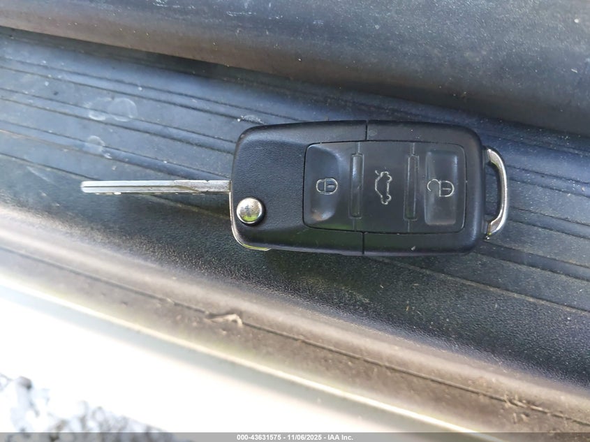 2005 Volkswagen New Beetle Gls 1.8T VIN: 3VWCD31Y75M307402 Lot: 43631575