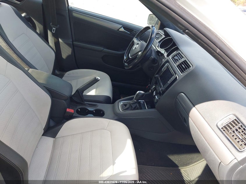 2016 VOLKSWAGEN JETTA 1.8T SPORT - 3VWD17AJ1GM306045