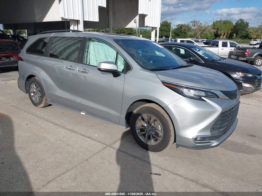 2021 TOYOTA SIENNA XLE - 5TDYRKEC4MS031973