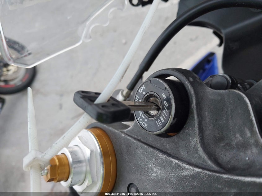 2014 YAMAHA YZFR6 C JYARJ16Y9EA007713