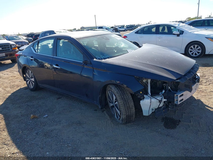 NISSAN ALTIMA SV FWD