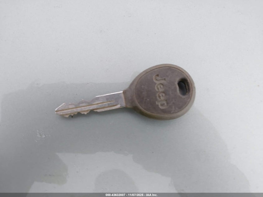 2002 Jeep Grand Cherokee Overland VIN: 1J8GW68J12C167121 Lot: 43632007