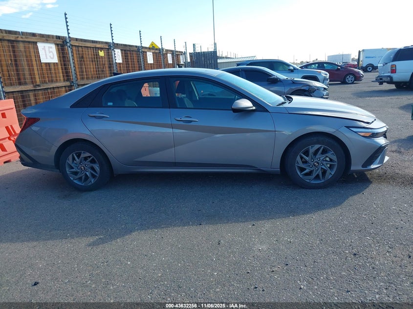2024 HYUNDAI ELANTRA SEL KMHLM4DG0RU696277