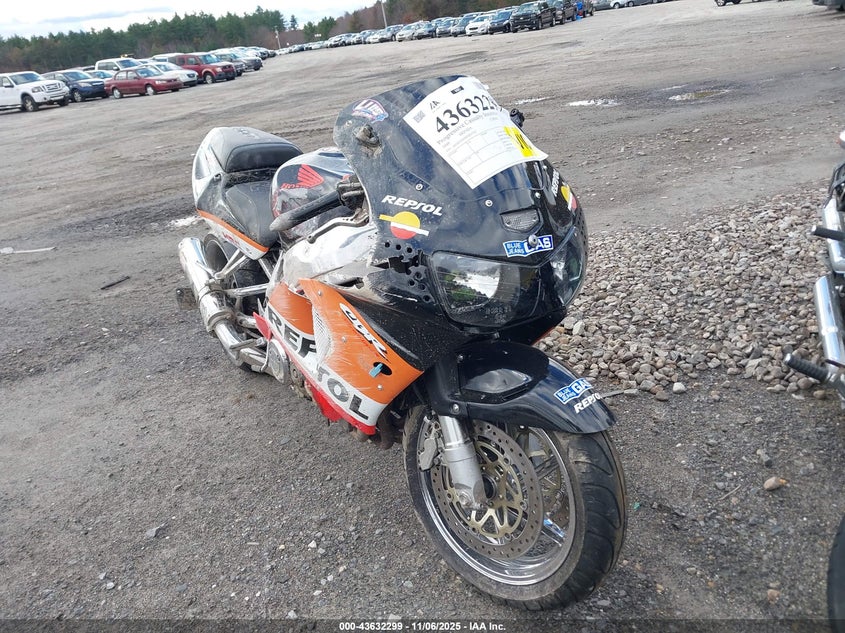 JH2SC3300XM301763 HONDA CBR900 Photo 1