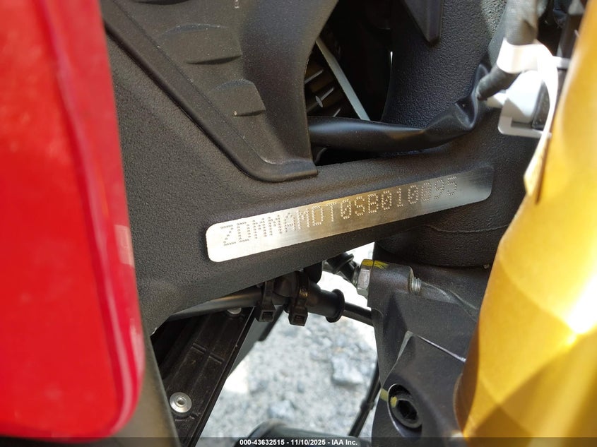 2025 Ducati Monster VIN: ZDMMAMDT0SB010095 Lot: 43632515