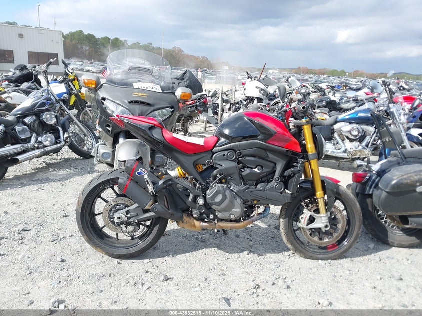 2025 Ducati Monster VIN: ZDMMAMDT0SB010095 Lot: 43632515