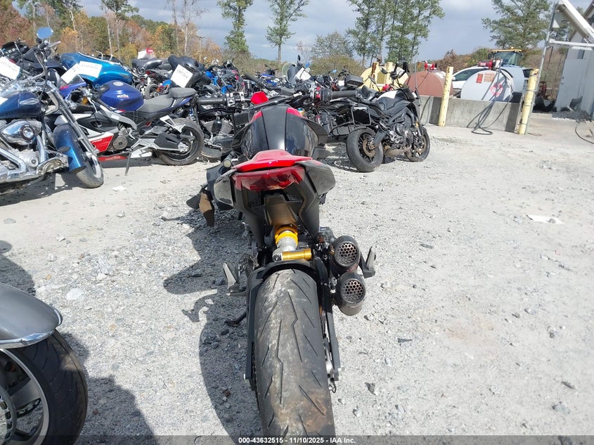 2025 Ducati Monster VIN: ZDMMAMDT0SB010095 Lot: 43632515