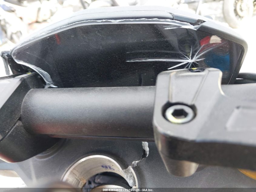 2025 Ducati Monster VIN: ZDMMAMDT0SB010095 Lot: 43632515