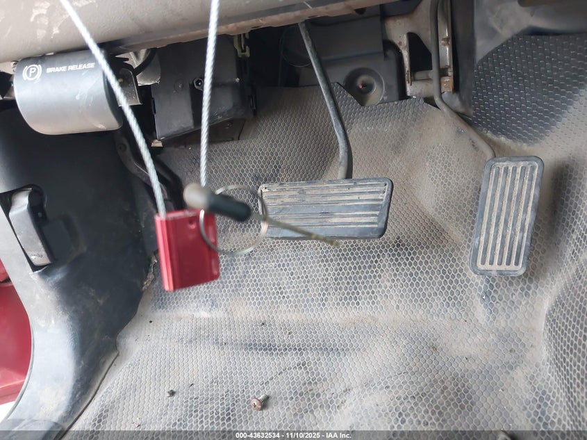 2000 Chevrolet Suburban 1500 VIN: 3GNFK16T1YG137040 Lot: 43632534