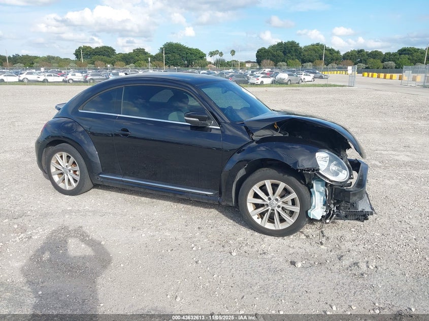 2018 VOLKSWAGEN BEETLE 2.0T SE - 3VWJD7AT6JM711594