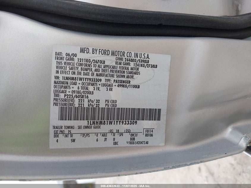 2000 Lincoln Town Car Executive VIN: 1LNHM81W1YY933309 Lot: 43632633