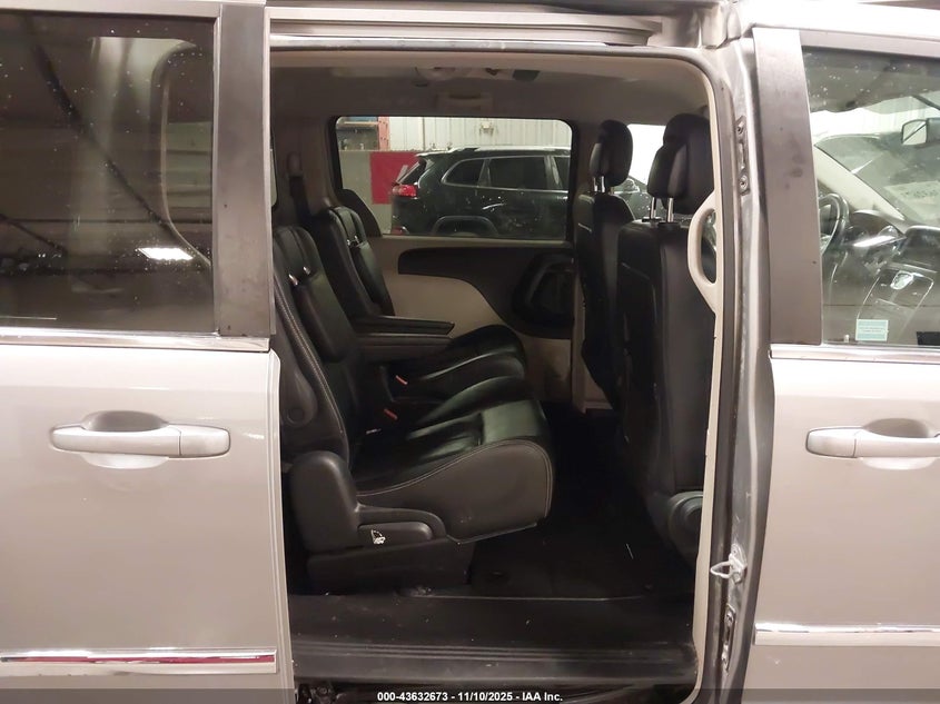 2016 Chrysler Town & Country Touring VIN: 2C4RC1BGXGR296417 Lot: 43632673