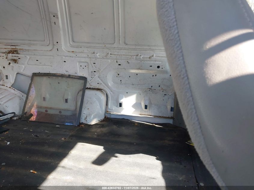 2001 Ford E-350 Super Duty Commercial/Recreational VIN: 1FTSE34L11HB25656 Lot: 43632702