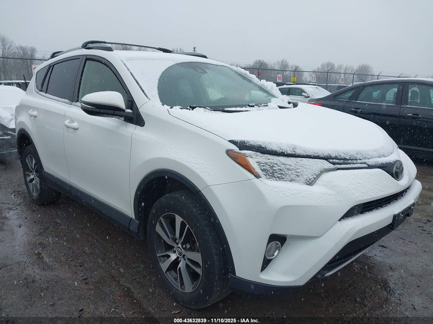 JTMRFREV9JJ748854 2018 Toyota Rav4 Xle auction photo 1
