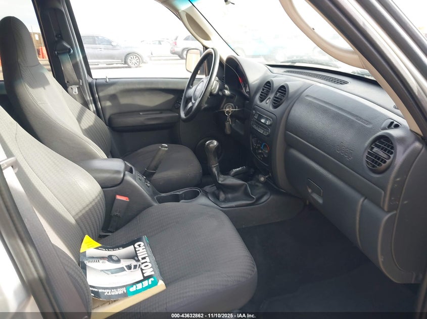 1J4GL48K83W625907 2003 JEEP LIBERTY (NORTH AMERICA) photo no. 5