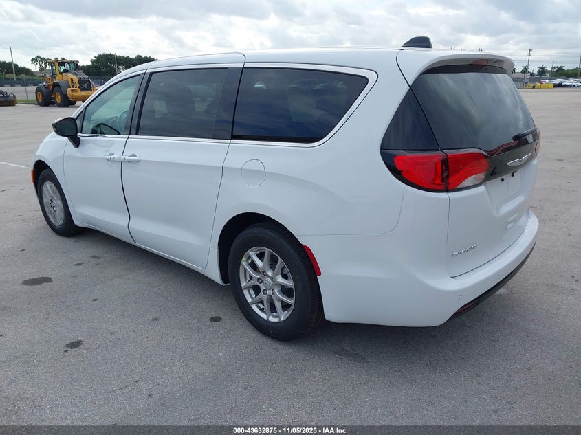 2C4RC1CG4TR192563 2026 CHRYSLER VOYAGER photo no. 3
