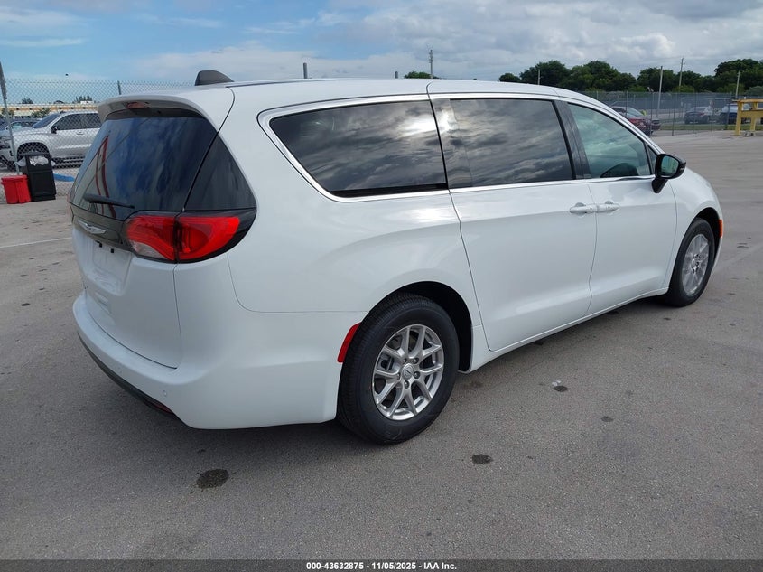 2C4RC1CG4TR192563 2026 CHRYSLER VOYAGER photo no. 4