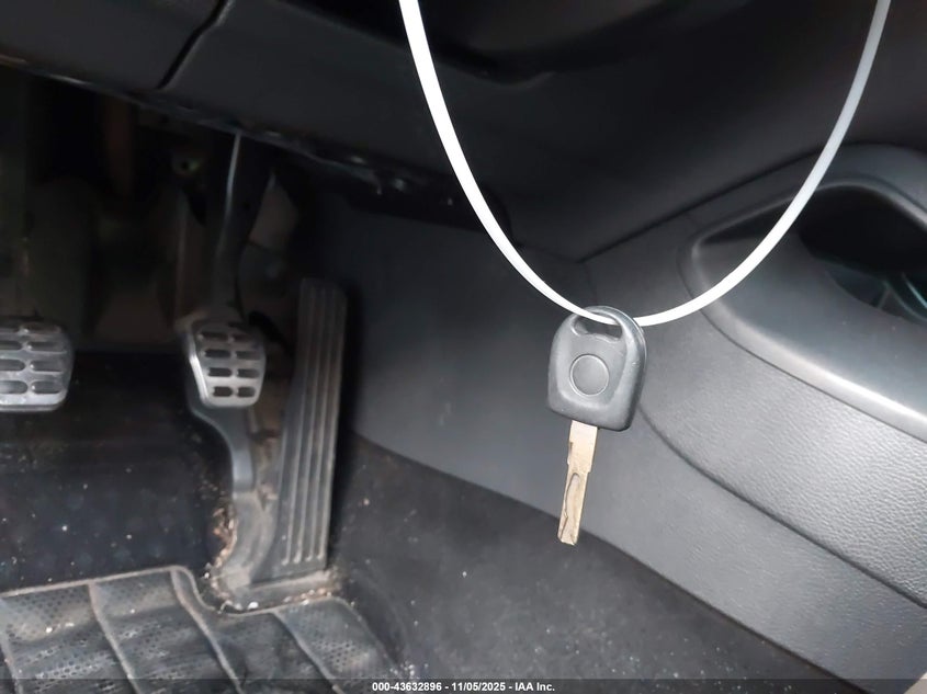 2007 Volkswagen Rabbit 2-Door VIN: WVWAR71K37W111488 Lot: 43632896