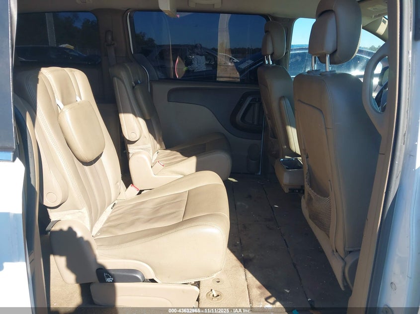 2016 Chrysler Town & Country Touring VIN: 2C4RC1BG4GR156055 Lot: 43632965